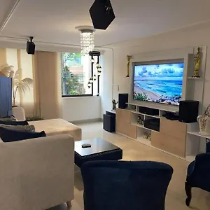 Apartamento Hermoso Apartamento En El Barrio El Poblado De Medellin, Exclusivo Y Elegante, Medellín